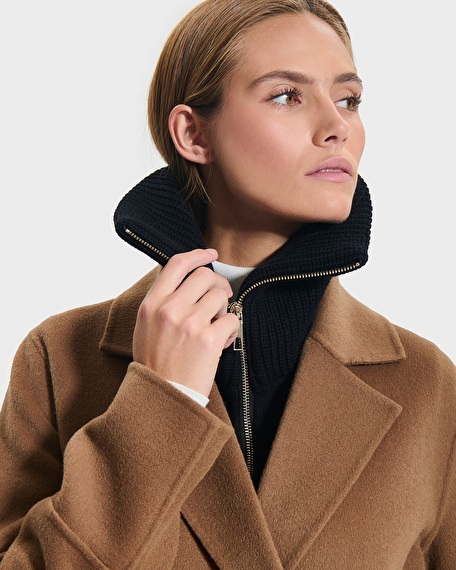 Cassandra collar black zipped collar zapa