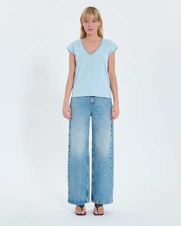 Tulipe Top Sky blue V-neck T-shirt ZAPA