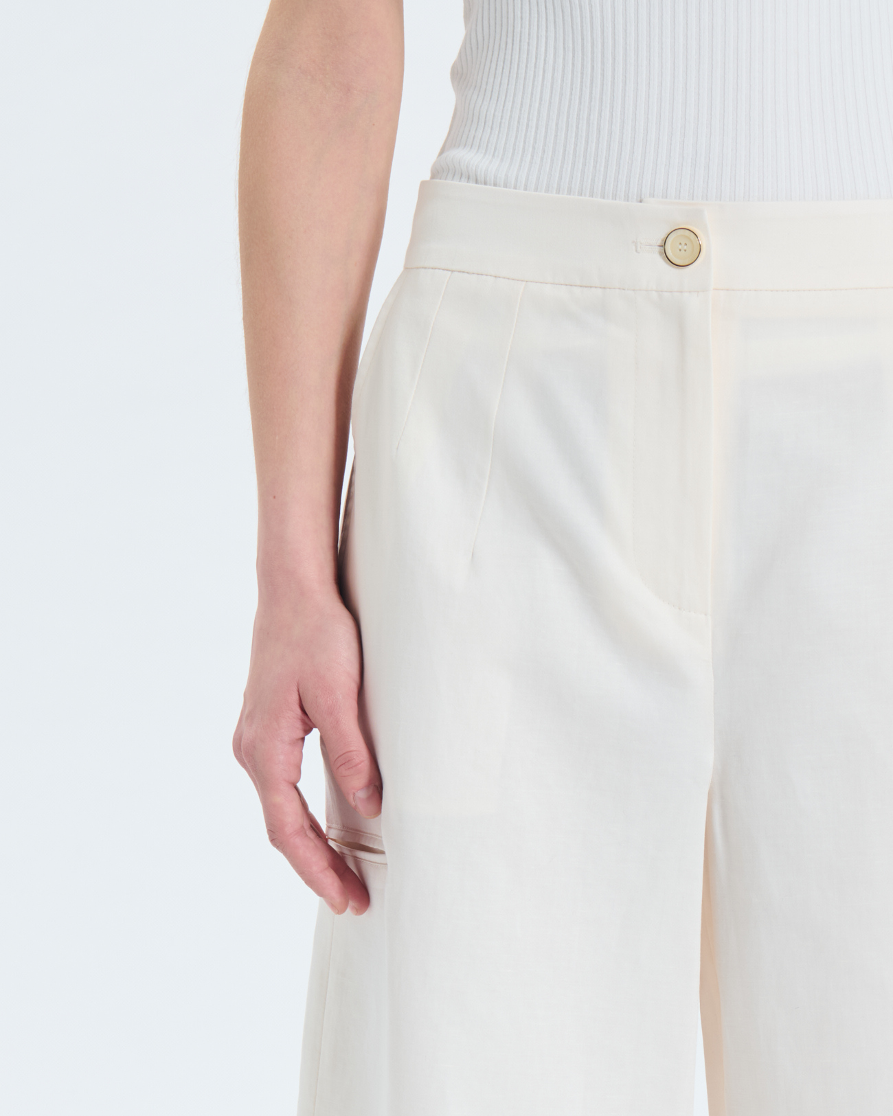 Slim Fit Shorts Slim ecru shorts ZAPA