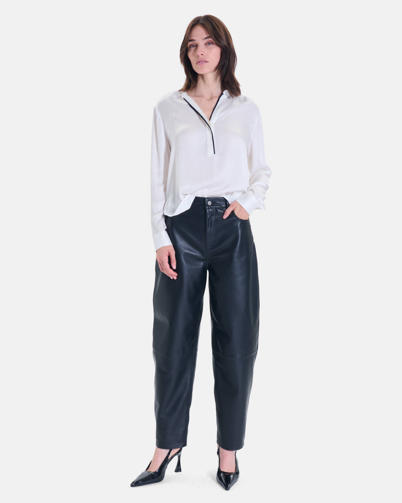 Beca Blouse Flowy off-white blouse with long sleeves ZAPA