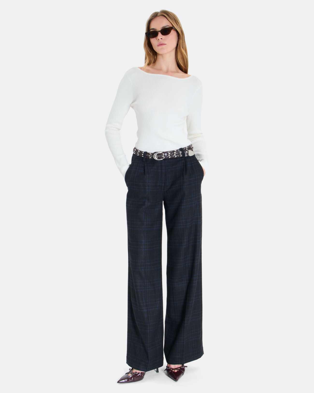 Pomela sweater Cream V-neck sweater, fitted cut ZAPA