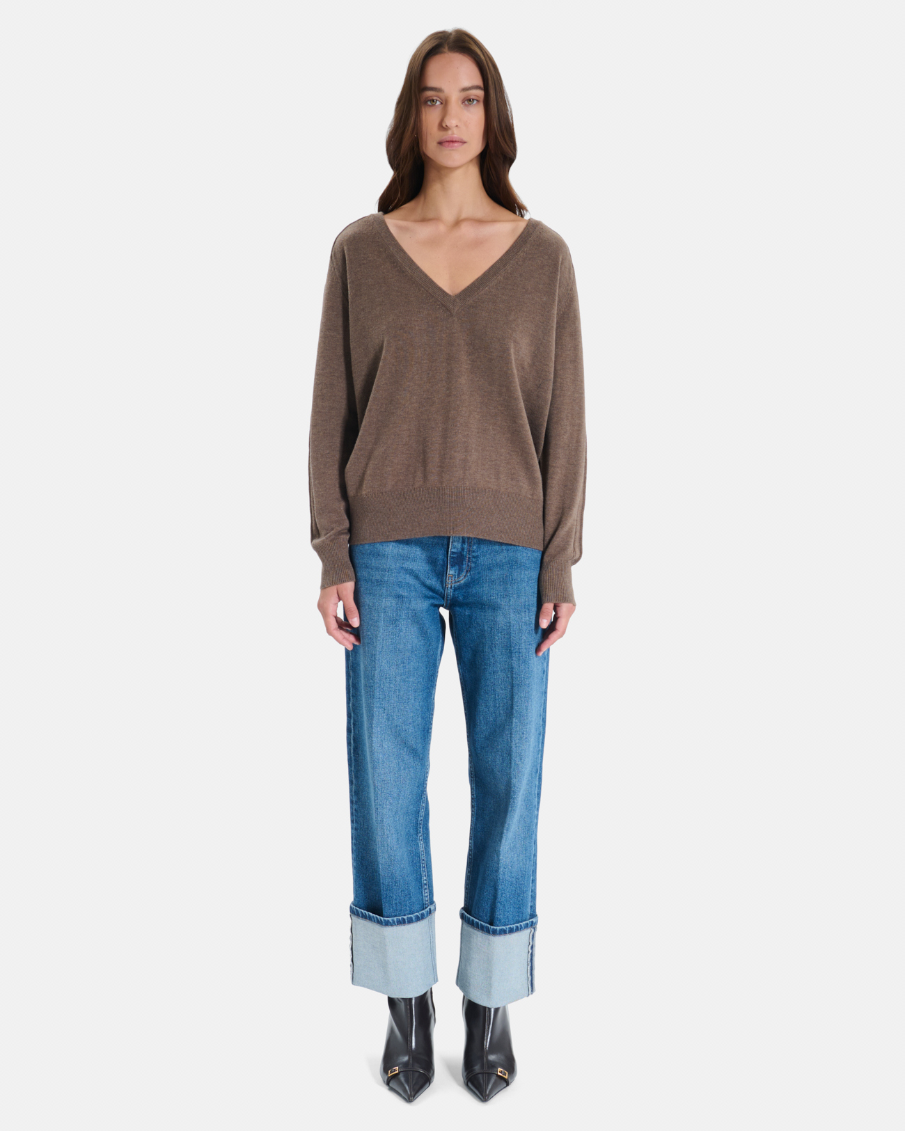 Pelu Sweater Hazelnut V-neck sweater in fine knit ZAPA