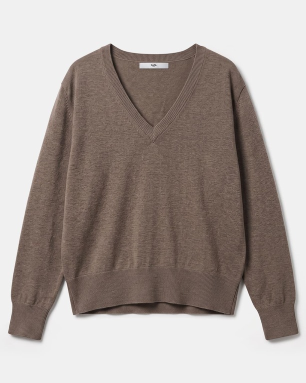 Pelu Sweater Hazelnut V-neck sweater in fine knit ZAPA