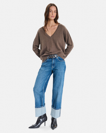 Pelu Sweater Hazelnut V-neck sweater in fine knit ZAPA