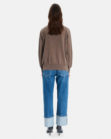Pelu Sweater Hazelnut V-neck sweater in fine knit ZAPA