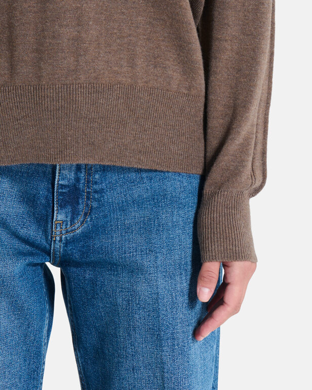 Pelu Sweater Hazelnut V-neck sweater in fine knit ZAPA