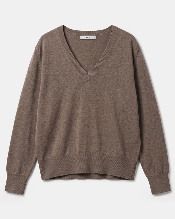 Pelu Sweater Hazelnut V-neck sweater in fine knit ZAPA